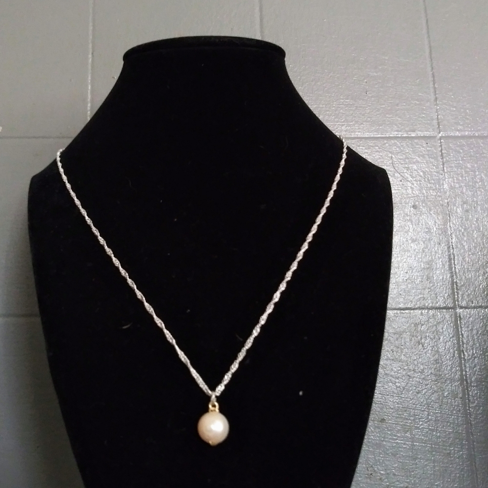 Freshwater Cultured Pearl on Sterling Silver Chain